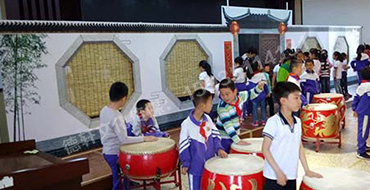 六一儿童节做的背景墙道具
